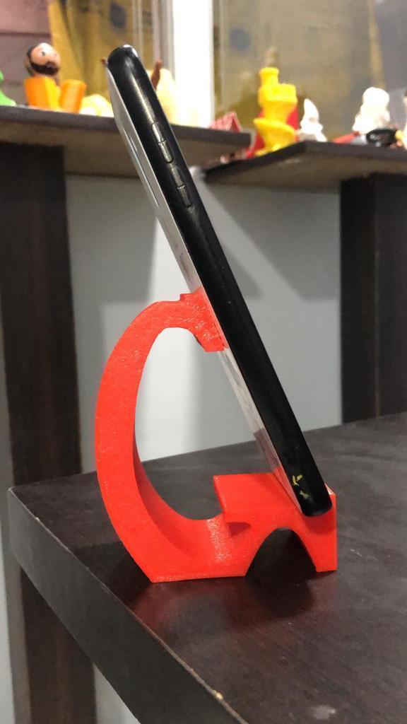 Single letter mobile stand