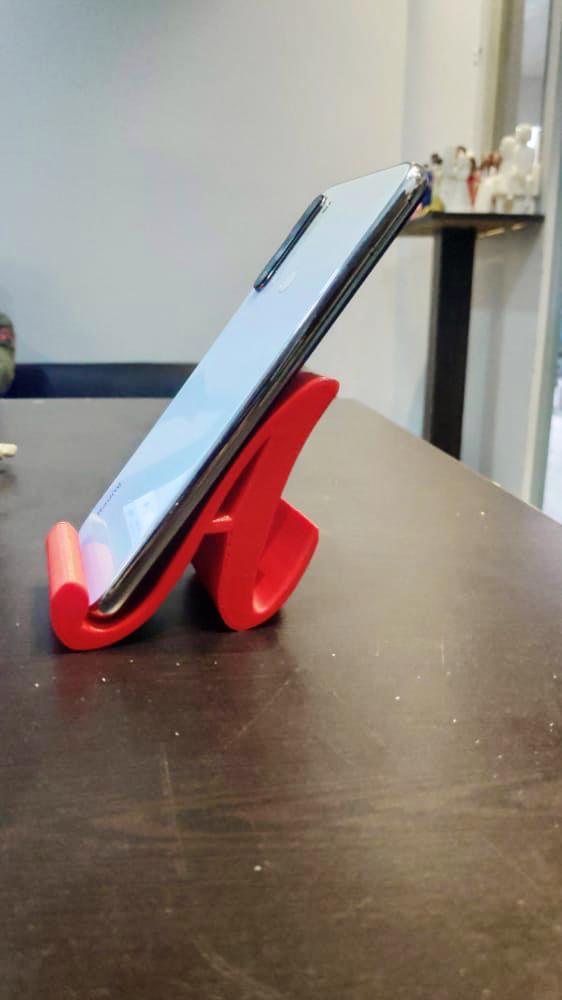 Single letter mobile stand